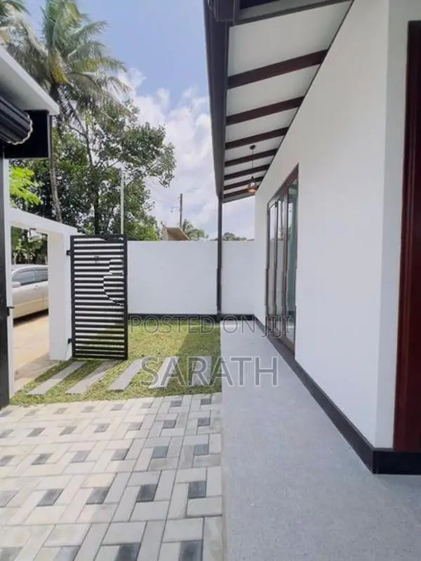 Well Build Brand New House Sale Athurugiriya
