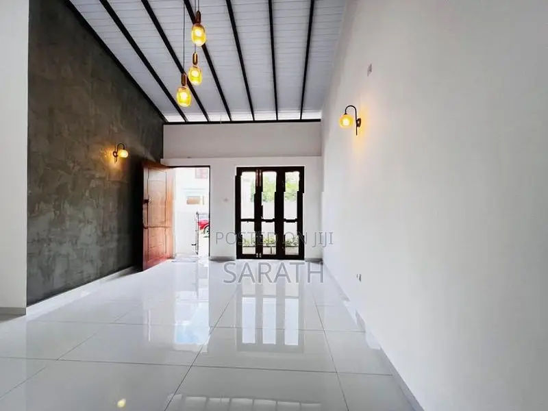 Strong Structure Brand New House Sale Athurugiriya