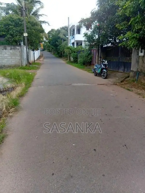 පිළියන්දල කහතුඩුව පර්චස් 42 ව්‍යාපාරික ඉඩම විකිණීමට ඇත