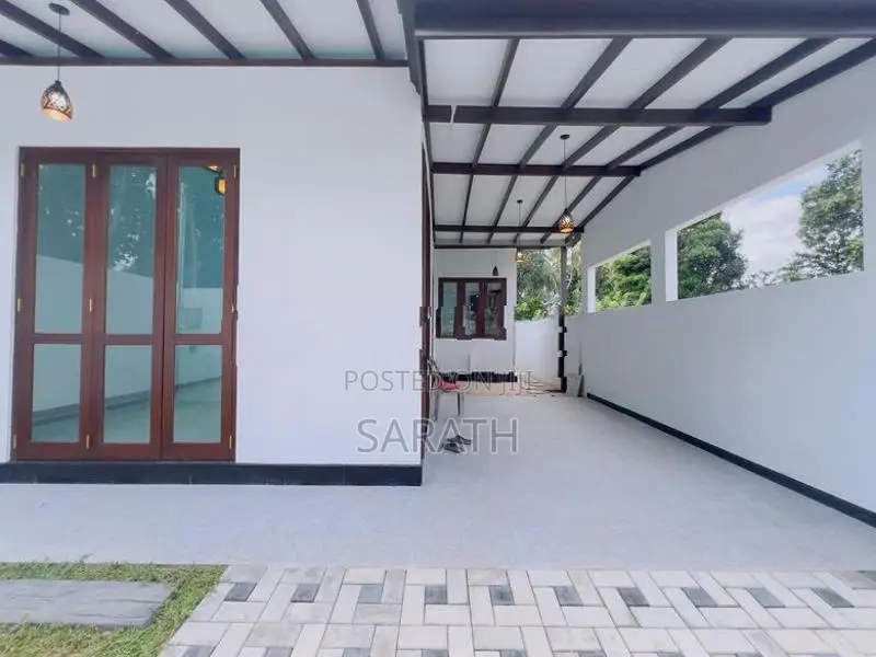 තනිමහල් අලුත්ම නිවසක් අතුරුගිරියෙන්