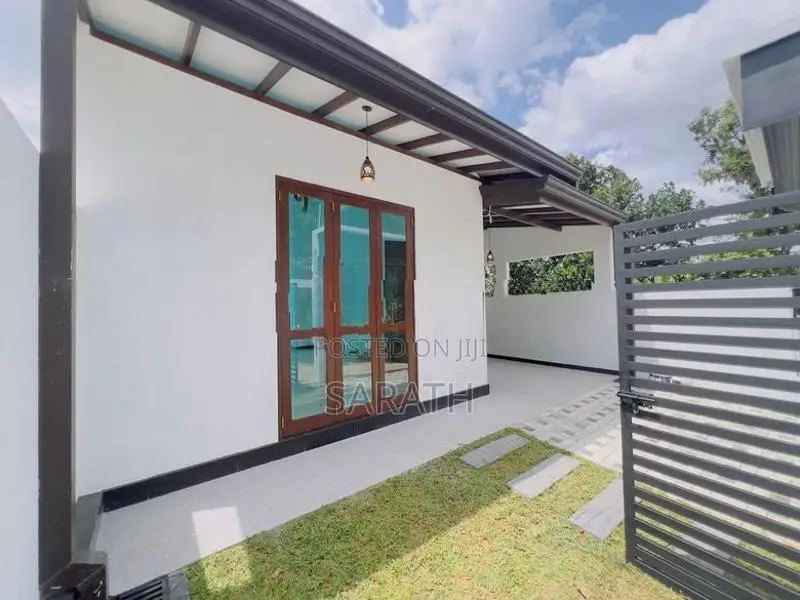 තනිමහල් අලුත්ම නිවසක් අතුරුගිරියෙන්