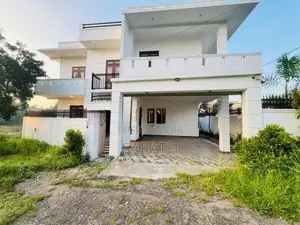 3 Storied Luxury Brand New House In Athurugiriya