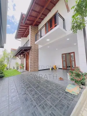 මාලබේ පිහිටි නවීන මෝස්තරයෙන් යුත් දෙමහල් නිවසක් විකිණීමට ඇත.