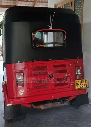 Bajaj RE 2019