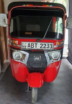 Bajaj RE 2019