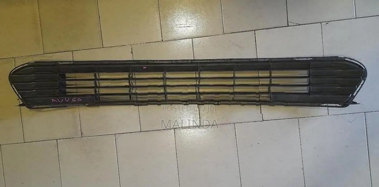 Toyota Camry (AVV50) Buffer Grill - Reconditioned