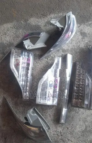 Toyota Estima (AHR20) Tail Light Set - Reconditioned