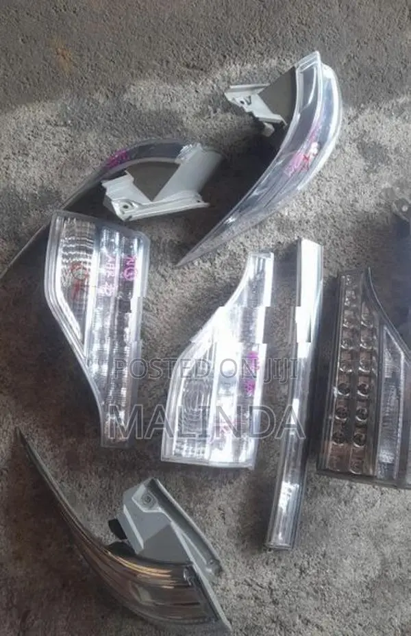 Toyota Estima (AHR20) Tail Light Set - Reconditioned