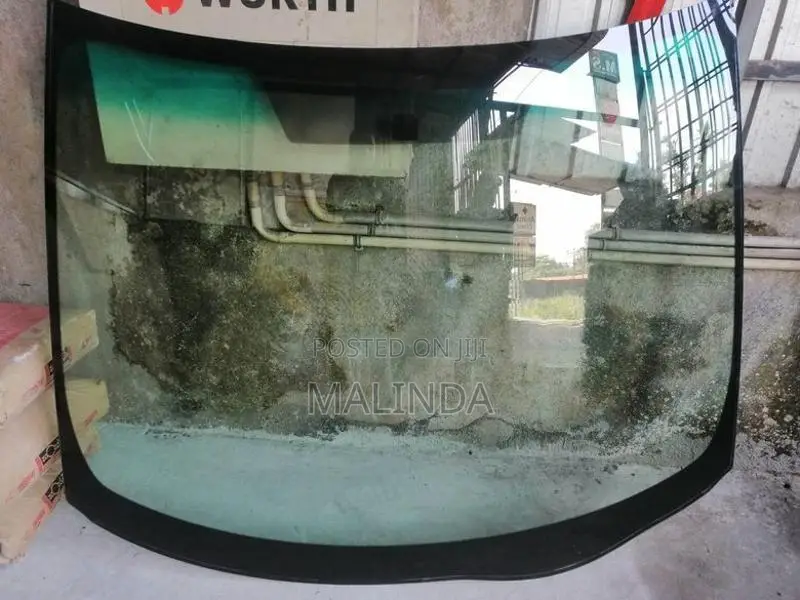 Toyota Estima (AHR20) Windscreen - Reconditioned