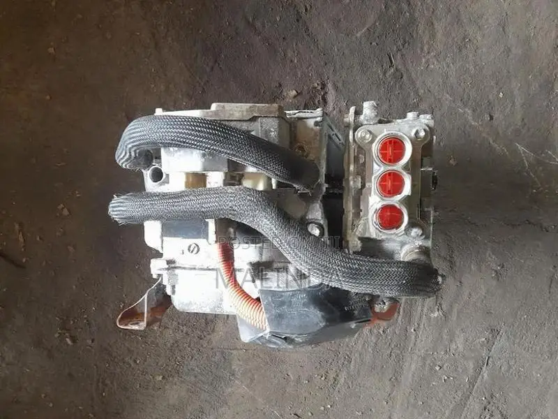 Toyota Estima (AHR20) Inverter - Reconditioned