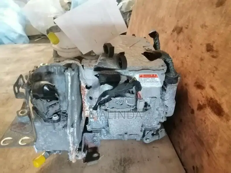 Toyota Estima (AHR20) Inverter - Reconditioned