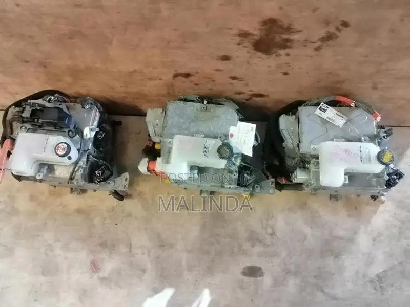 Toyota Estima (AHR20) Inverter - Reconditioned