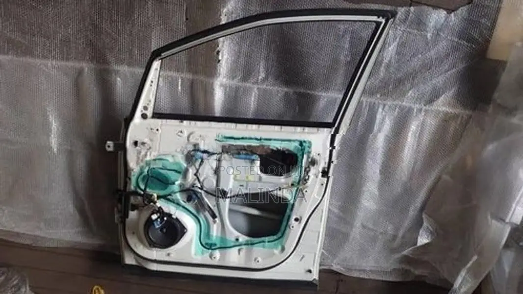 Toyota Estima (AHR20) RH Front Door - Reconditioned