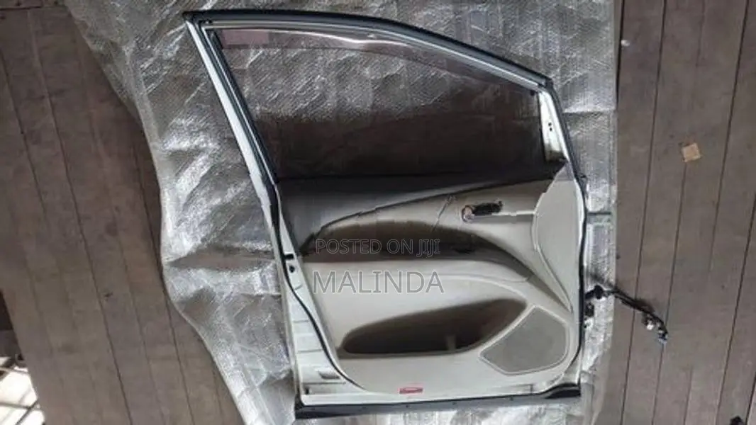 Toyota Estima (AHR20) LH Front Door - Reconditioned