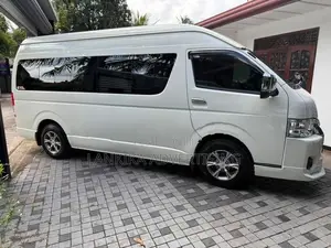 Toyota GDH HIGH ROOF 2023