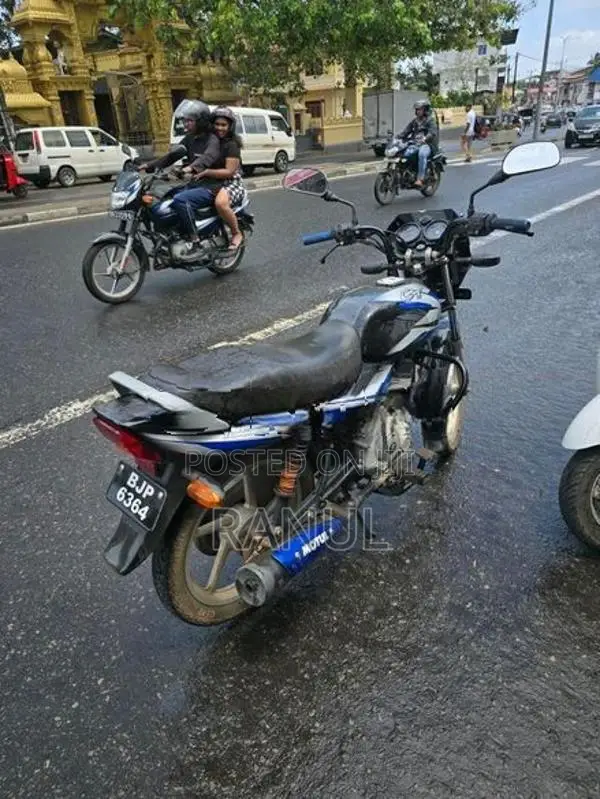 Bajaj CT100 2025
