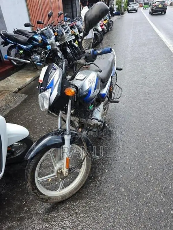 Bajaj CT100 2025