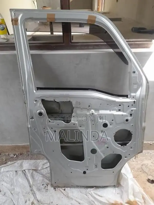 Suzuki Every (DA17) Complete LH Front Door - Reconditioned