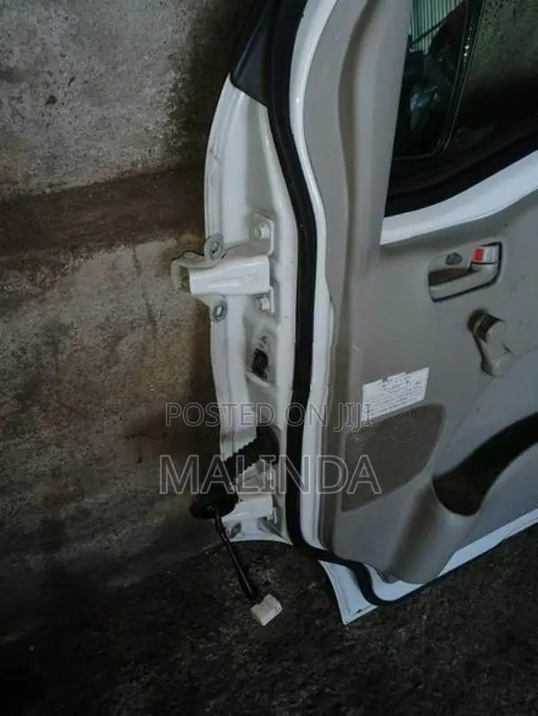 Suzuki Every (DA17) Complete RH Front Door - Reconditioned