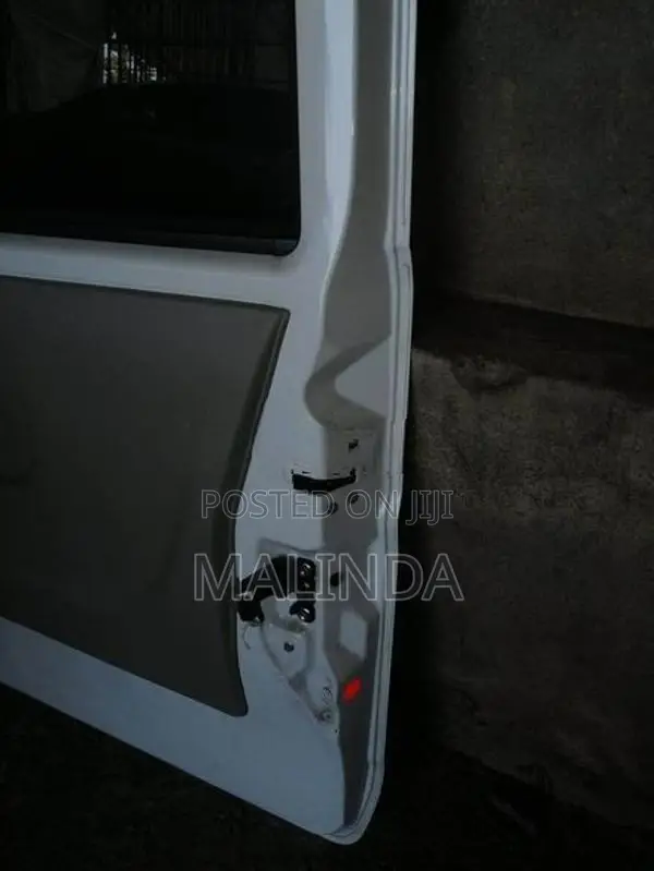 Suzuki Every (DA17) Complete RH Rear Door - Reconditioned