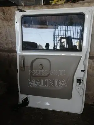 Suzuki Every (DA17) Complete RH Rear Door - Reconditioned