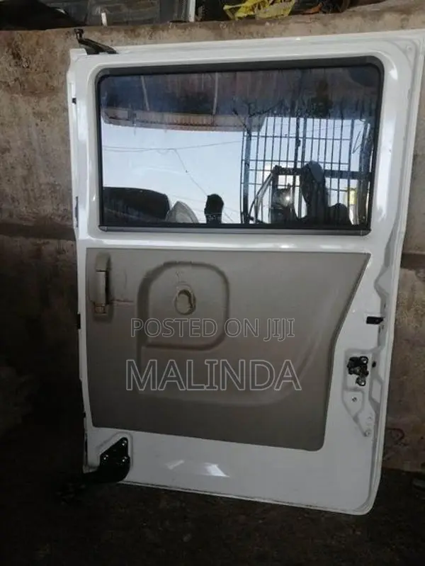 Suzuki Every (DA17) Complete RH Rear Door - Reconditioned