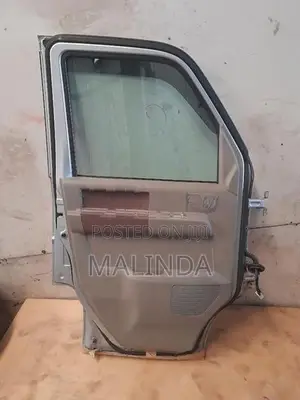 Suzuki Every (DA64) Complete LH Front Door - Reconditioned