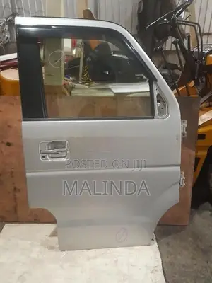 Suzuki Every (DA64) Complete RH Front Door - Reconditioned