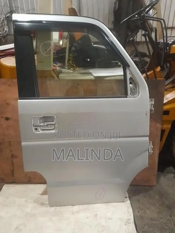 Suzuki Every (DA64) Complete RH Front Door - Reconditioned