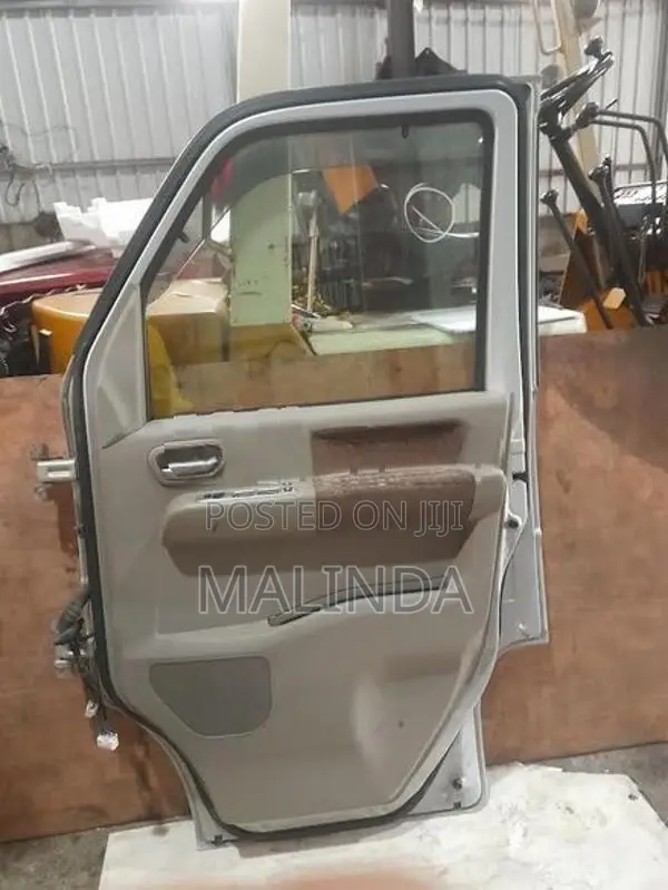 Suzuki Every (DA64) Complete RH Front Door - Reconditioned
