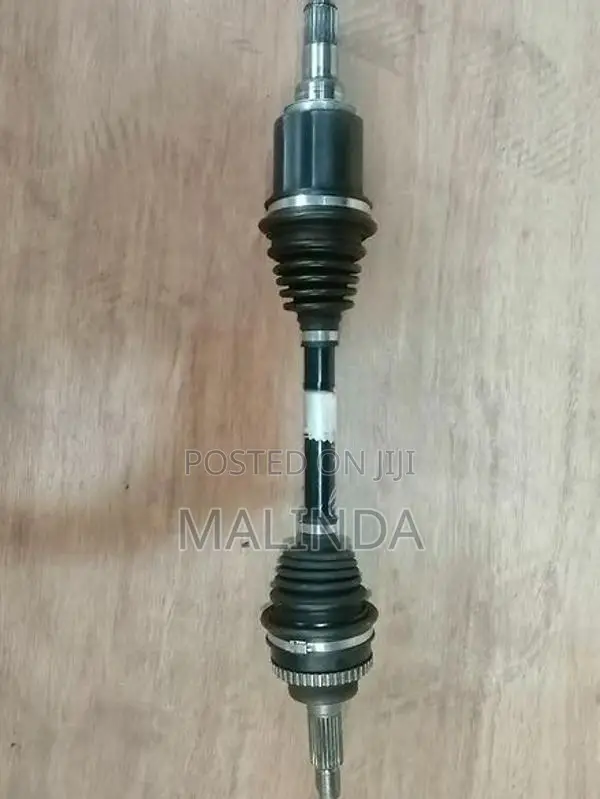 Suzuki Every (DA64) Front Axel Short - Reconditioned