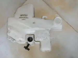 Honda Fit (GP5) Wiper Water Bottle - Reconditioned