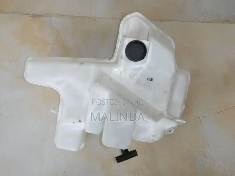 Honda Fit (GP5) Wiper Water Bottle - Reconditioned
