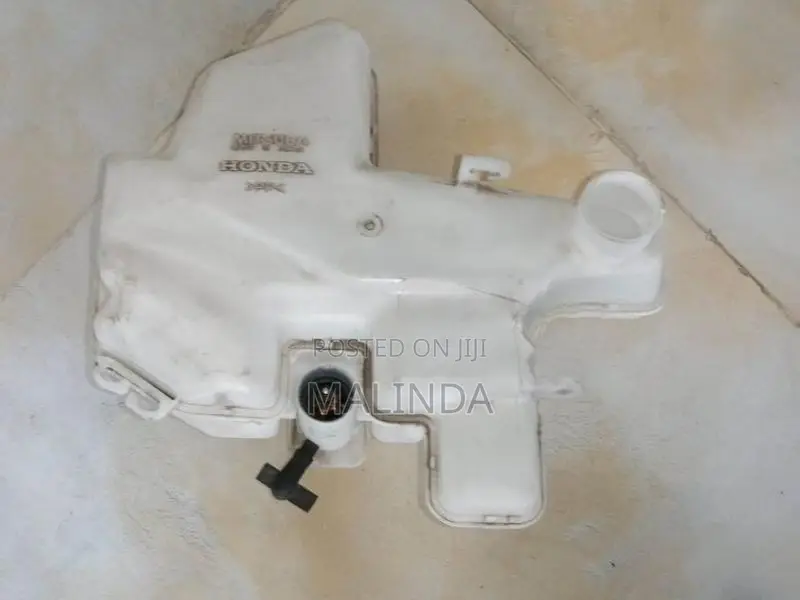 Honda Fit (GP5) Wiper Water Bottle - Reconditioned