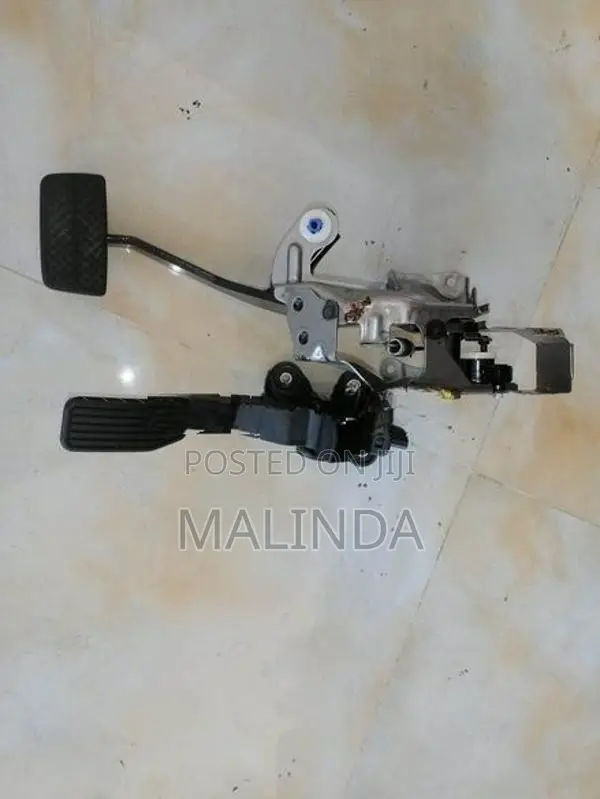 Honda Fit (GP5) Brake Pedal - Reconditioned
