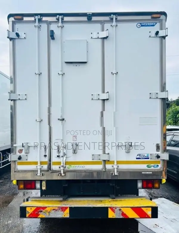 Isuzu Elf FIBER BODY 2018