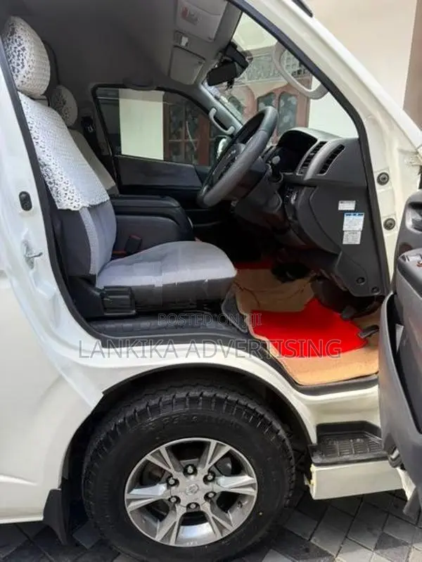 Toyota GDH HIGH ROOF 2023