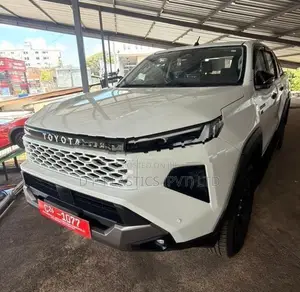 Toyota Hilux Travo Overland 2025