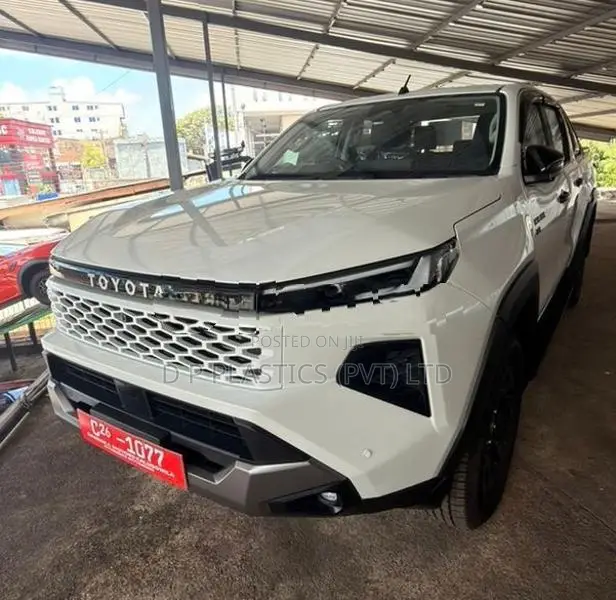 Toyota Hilux Travo Overland 2025