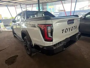 Toyota Hilux Travo Overland 2025
