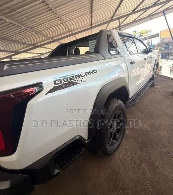 Toyota Hilux Travo Overland 2025