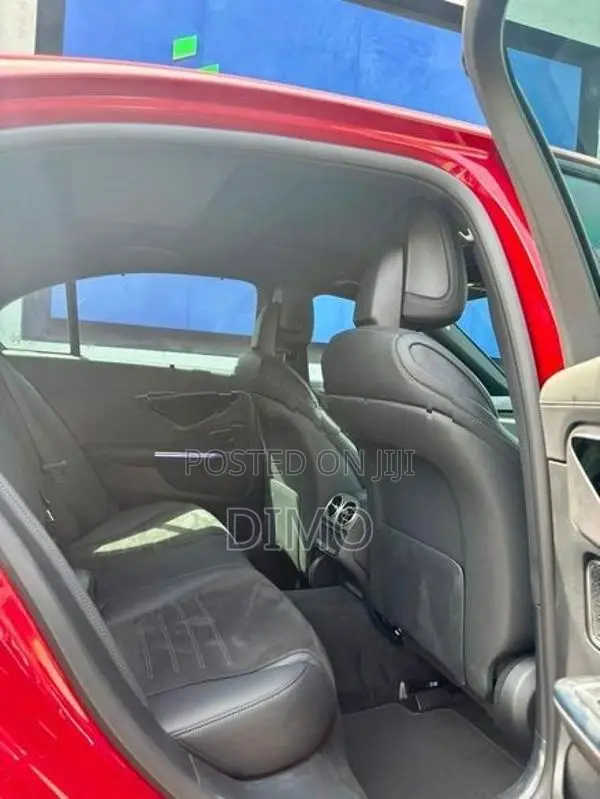 Mercedes Benz C180 2025