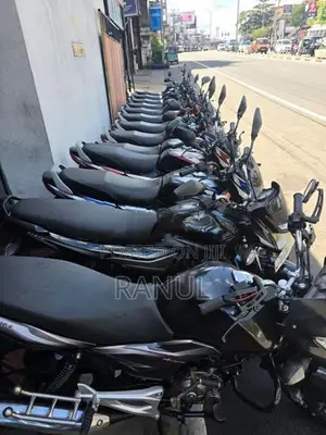 Bajaj CT100 2025