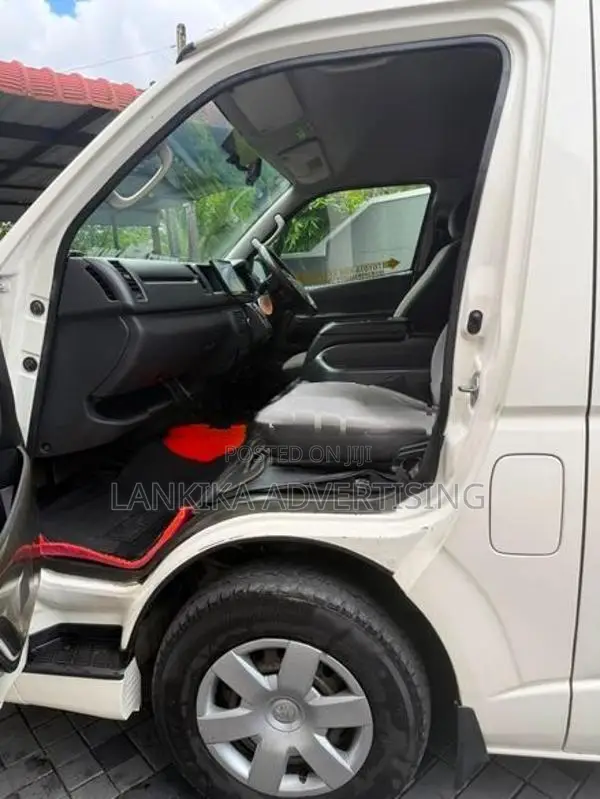Toyota KDH HIGH ROOF 223 2015