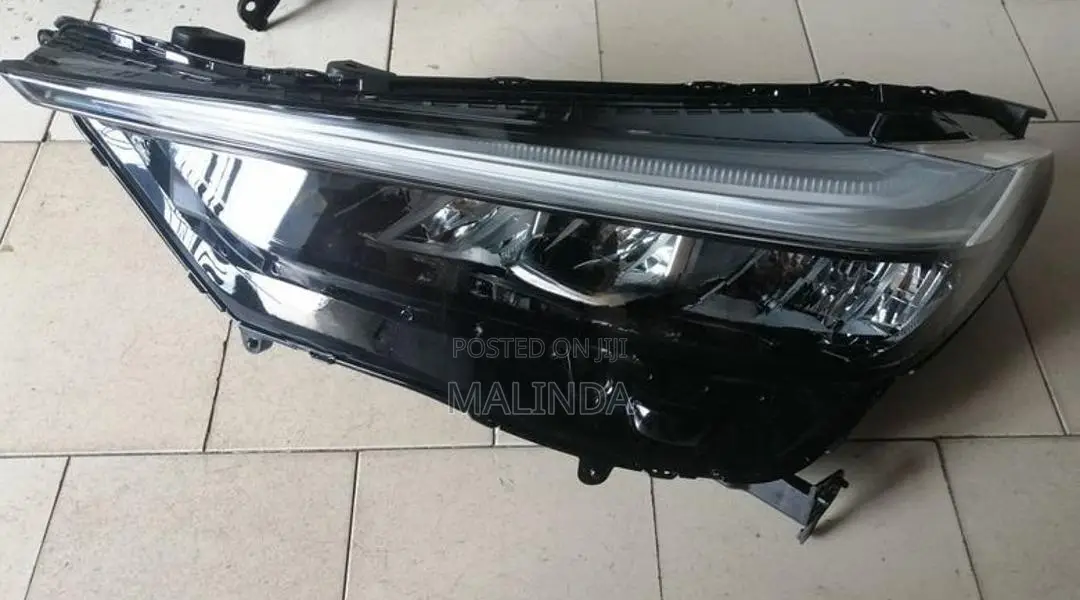 Honda Vezel (RV5) J3 RH/LH Head Light - Reconditioned