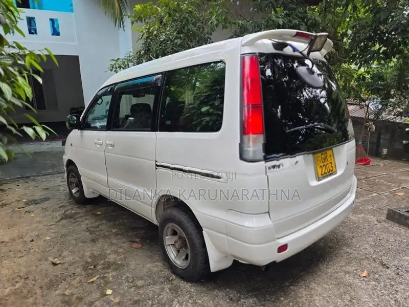 Toyota Noah KR42 1997