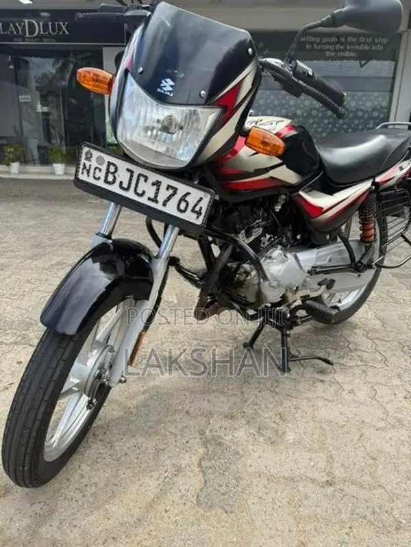 Bajaj CT100 2023