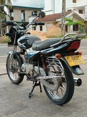 Bajaj CT100 2016