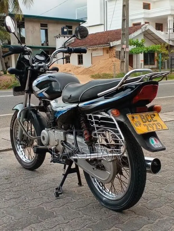 Bajaj CT100 2016