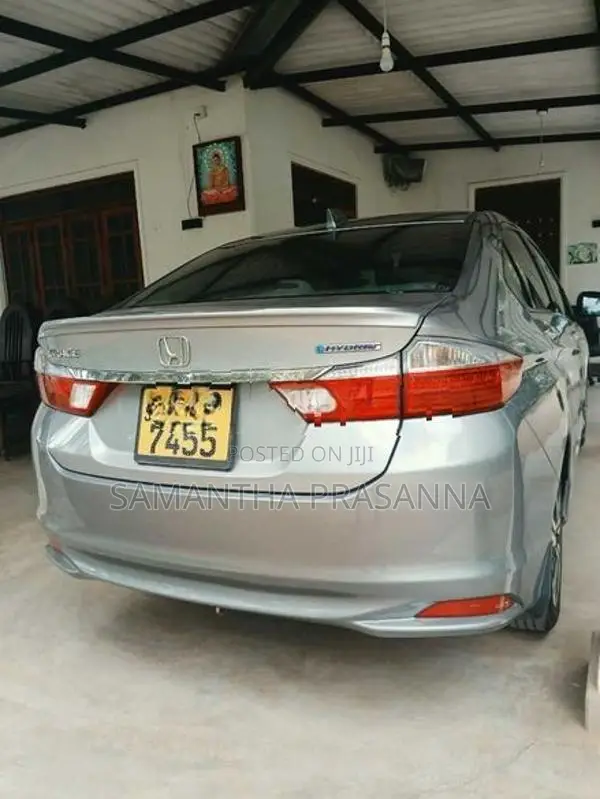 Honda Grace 2016